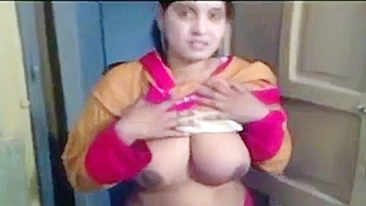 Leaked Desi Mms An Incredibly Hot Hijabi Paki Girl Shows Off Her Boobs