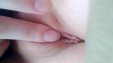 Shaven Teen Fingers Tight Pussy Amateur Masturbates in Car
