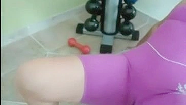 Woman Perfect Camel Toe in Tight Pants at the Public Gym