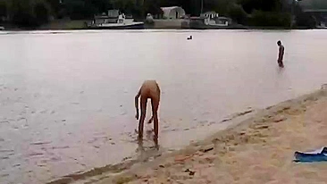 Video de nudismo ruso dos caliente a niñas jugando desnuda en la playa